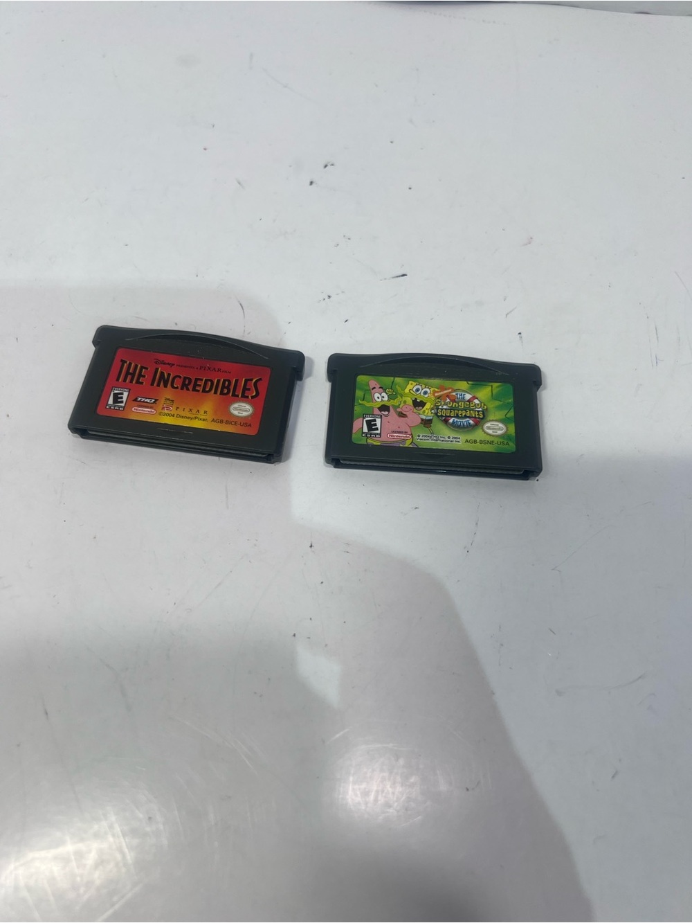 Set of two Nintendo Gameboy games. Sponge Bob(The movie) & The Incredibles